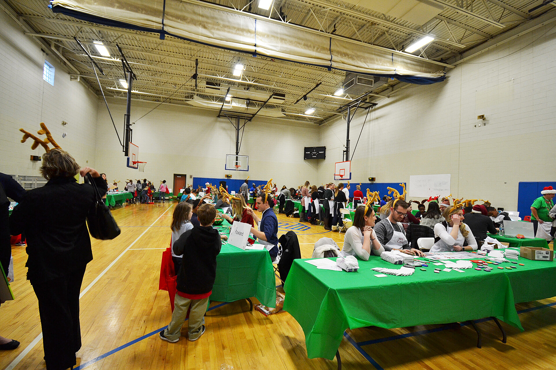 WeCare 2017: wide shot of event in gym