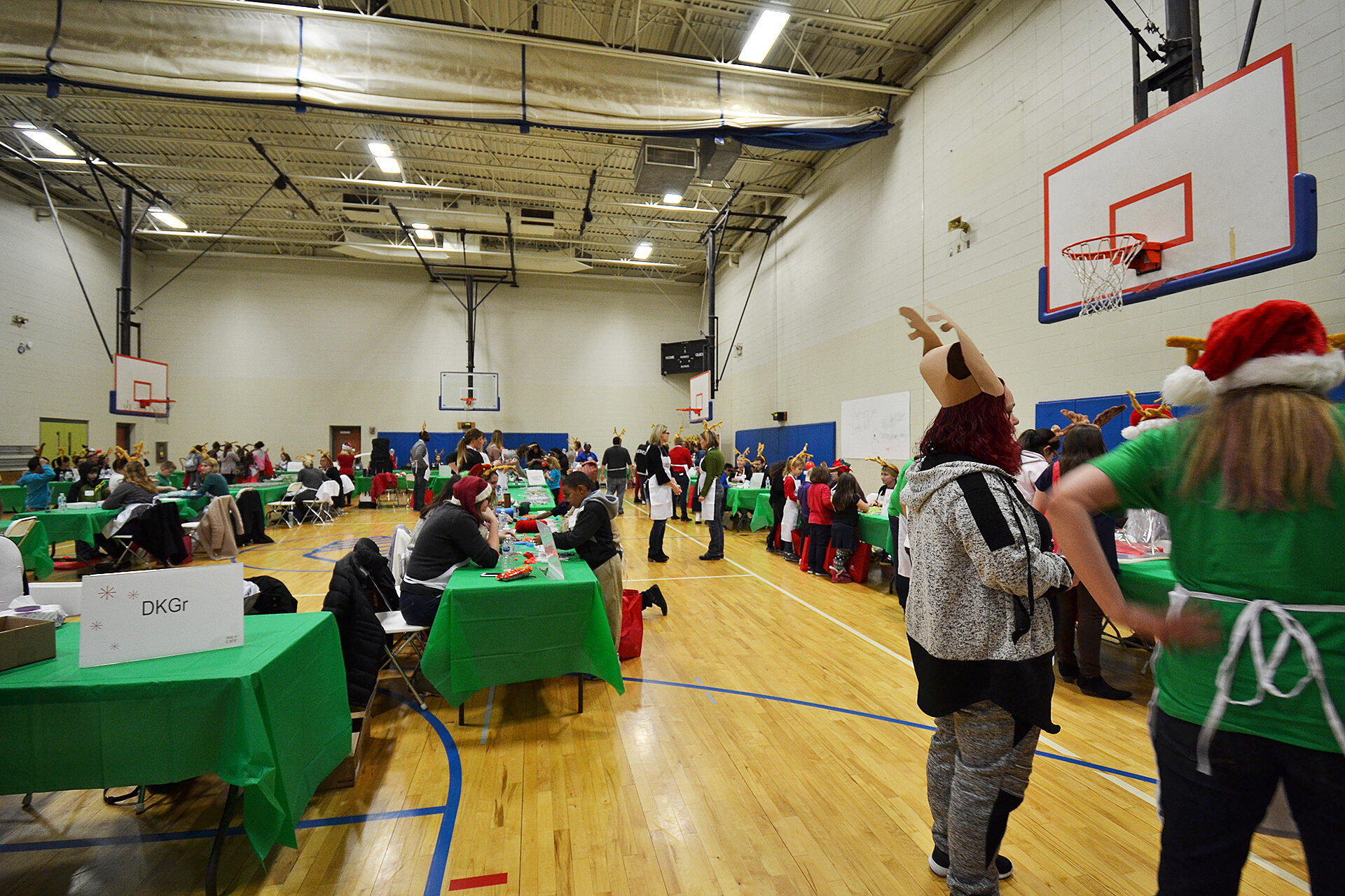 WeCare 2017: wide shot of whole event in gym