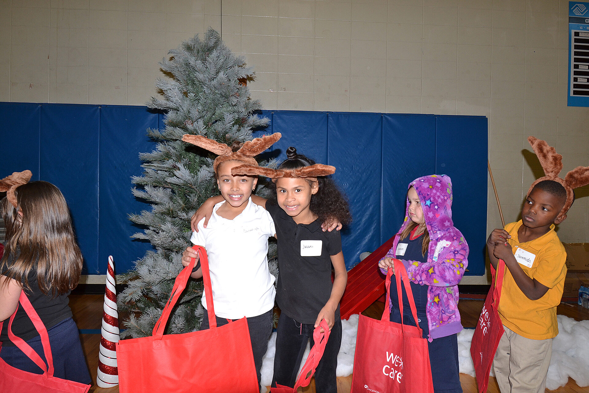 WeCare 2017: Two girls posing by Christmas tree