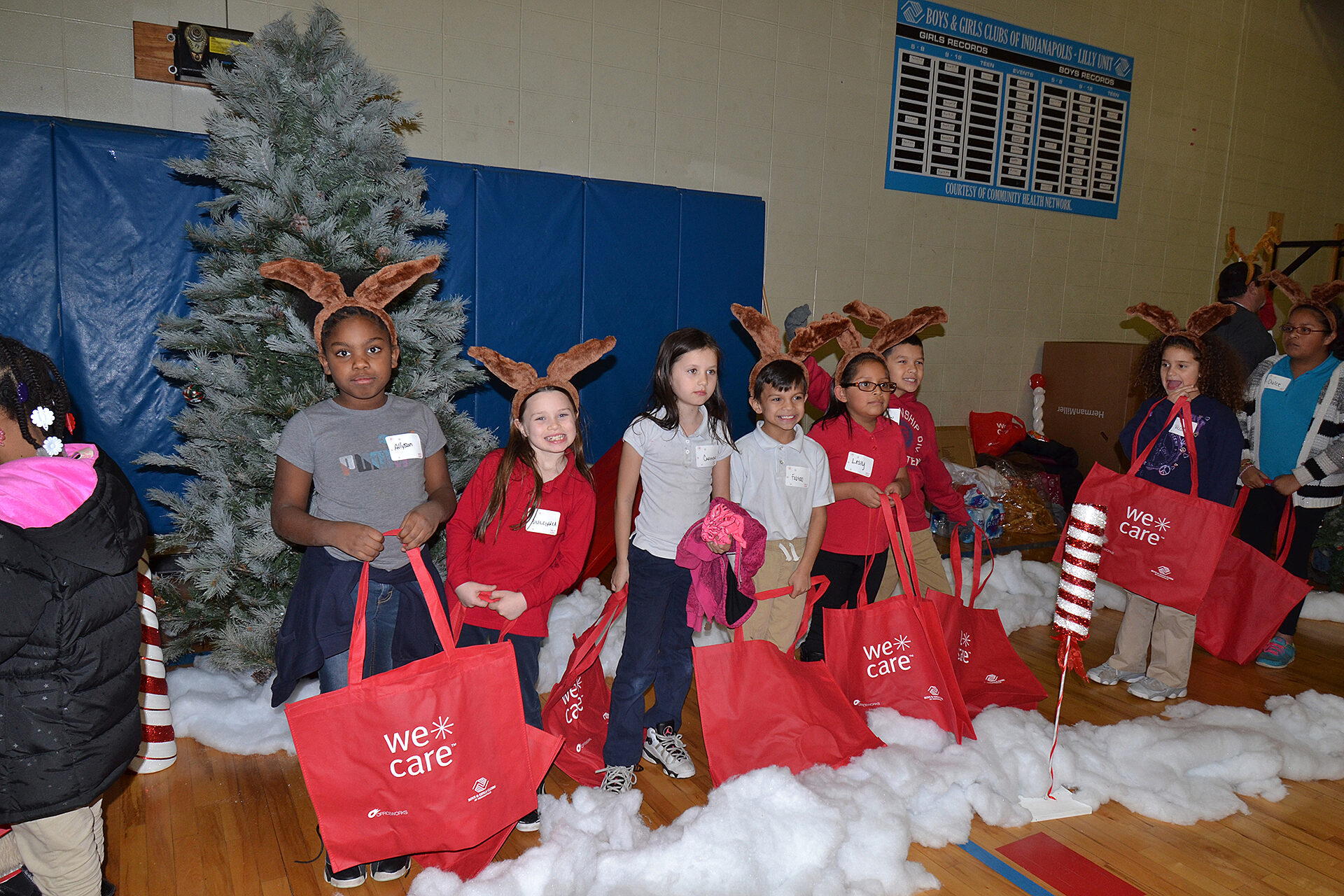 WeCare 2017: kids posing by Christmas tree