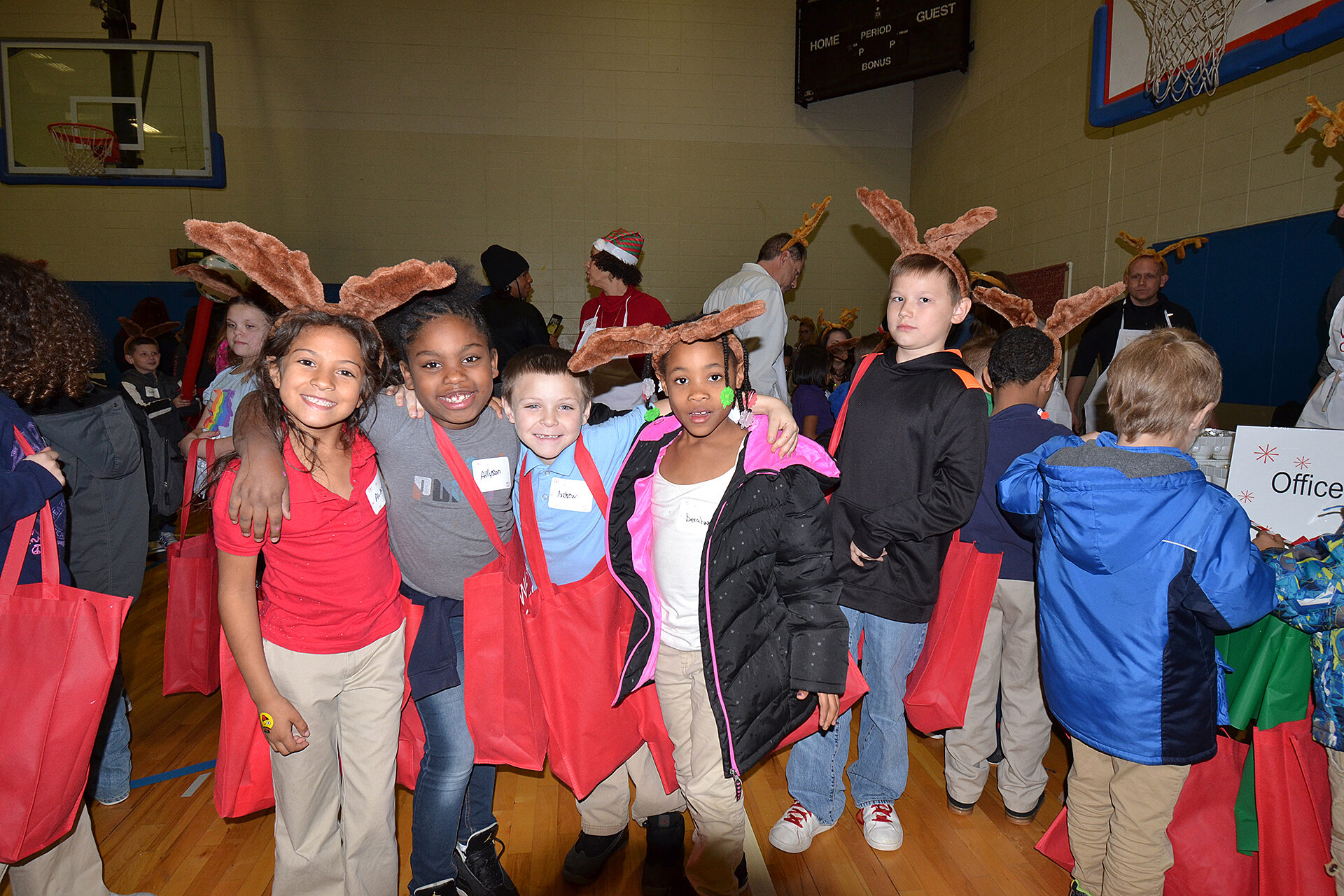 WeCare 2017: Kids posing together