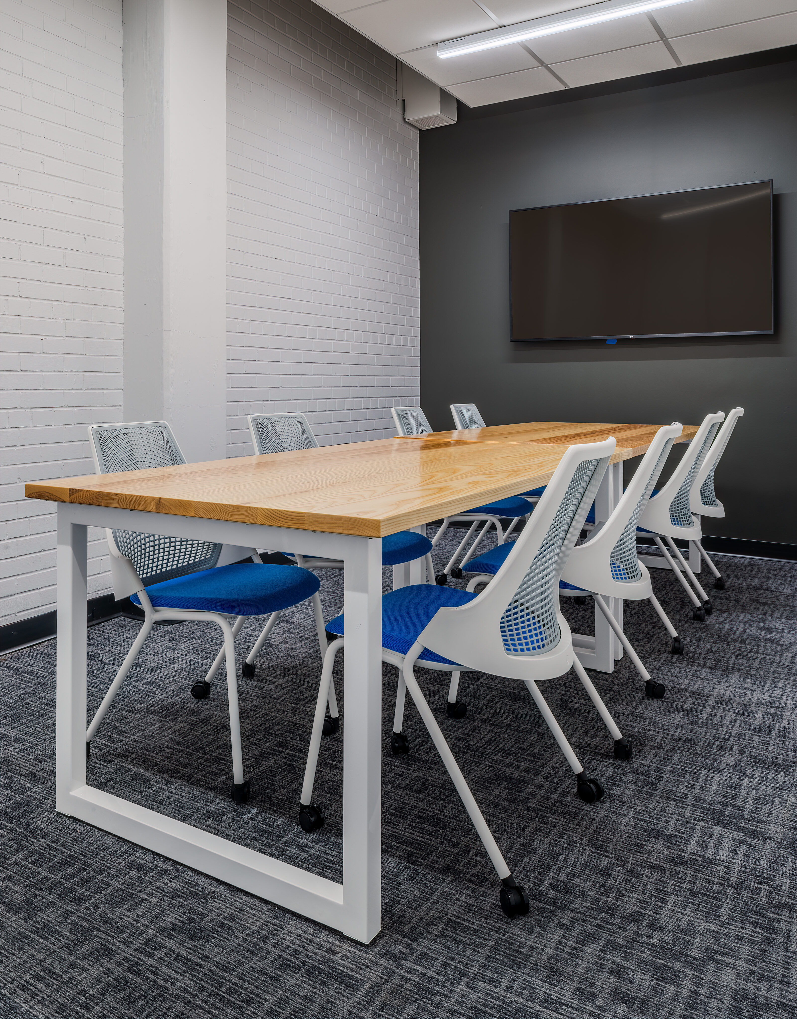 16 tech headquarters conferene table